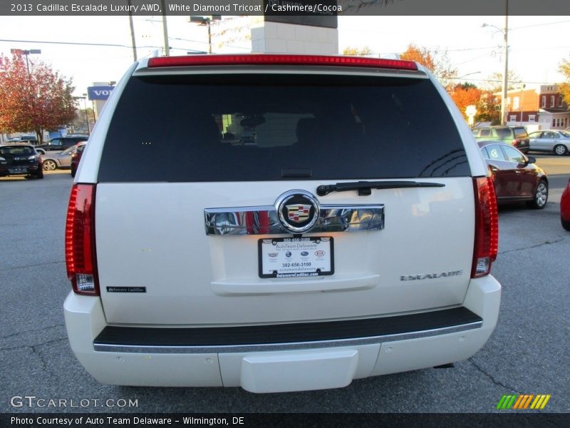 White Diamond Tricoat / Cashmere/Cocoa 2013 Cadillac Escalade Luxury AWD