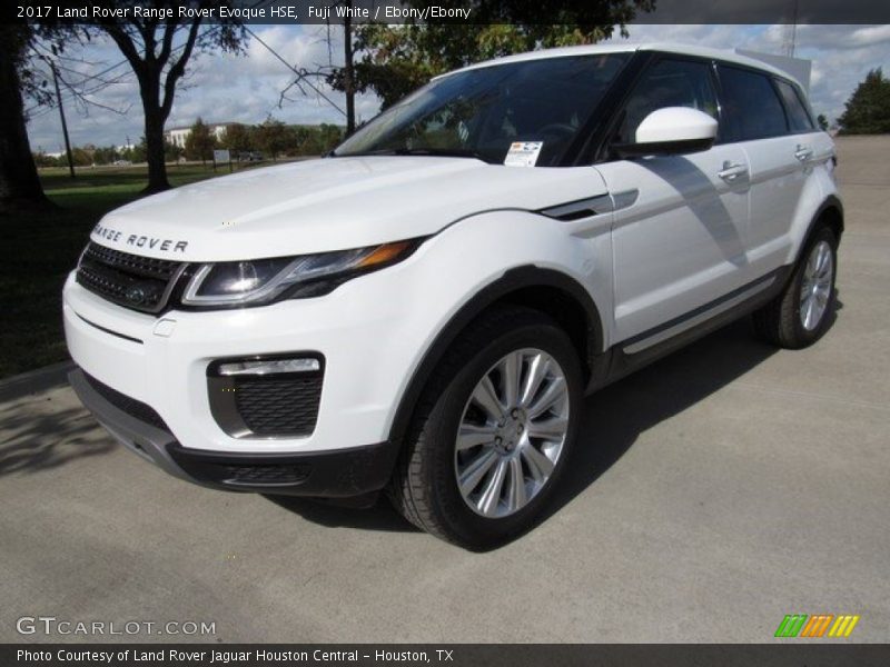 Front 3/4 View of 2017 Range Rover Evoque HSE