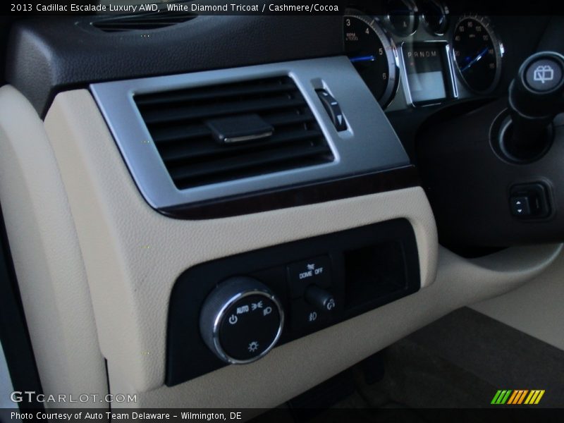 White Diamond Tricoat / Cashmere/Cocoa 2013 Cadillac Escalade Luxury AWD