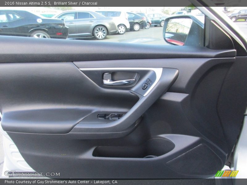 Brilliant Silver / Charcoal 2016 Nissan Altima 2.5 S