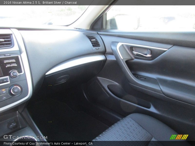Brilliant Silver / Charcoal 2016 Nissan Altima 2.5 S