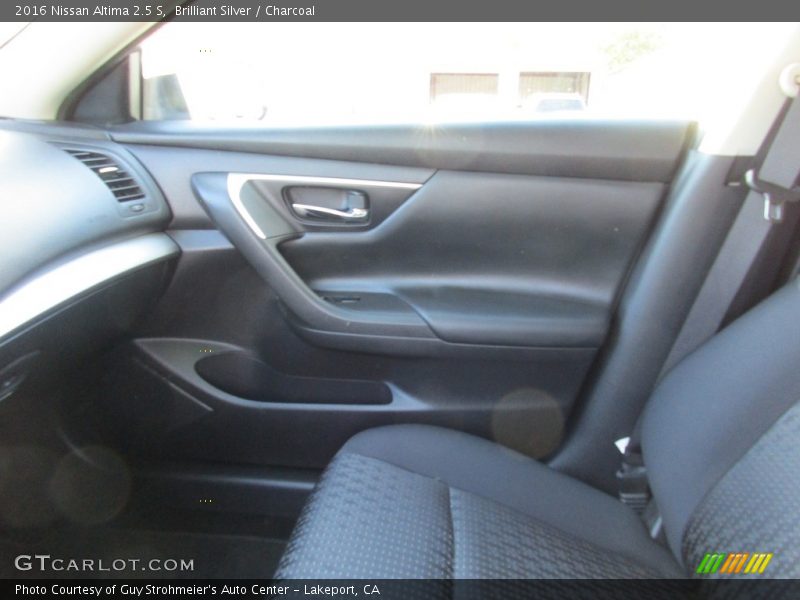 Brilliant Silver / Charcoal 2016 Nissan Altima 2.5 S