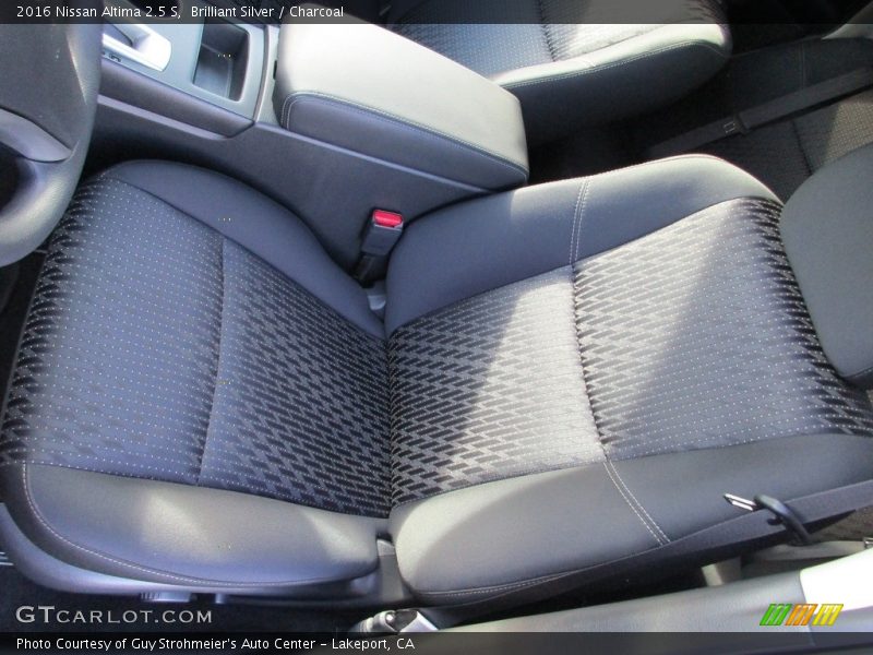 Brilliant Silver / Charcoal 2016 Nissan Altima 2.5 S