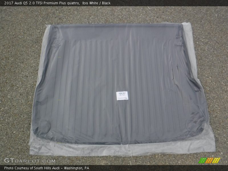 Ibis White / Black 2017 Audi Q5 2.0 TFSI Premium Plus quattro