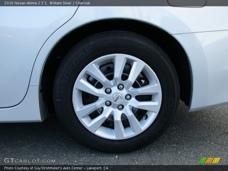 Brilliant Silver / Charcoal 2016 Nissan Altima 2.5 S