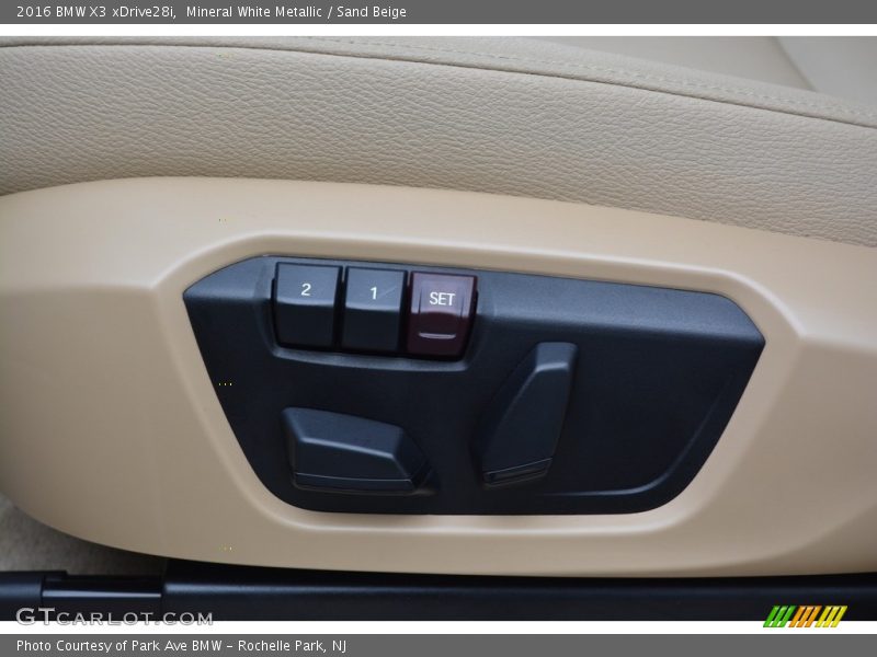 Mineral White Metallic / Sand Beige 2016 BMW X3 xDrive28i