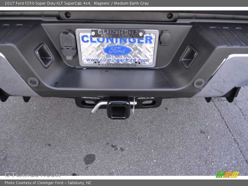 Magnetic / Medium Earth Gray 2017 Ford F250 Super Duty XLT SuperCab 4x4