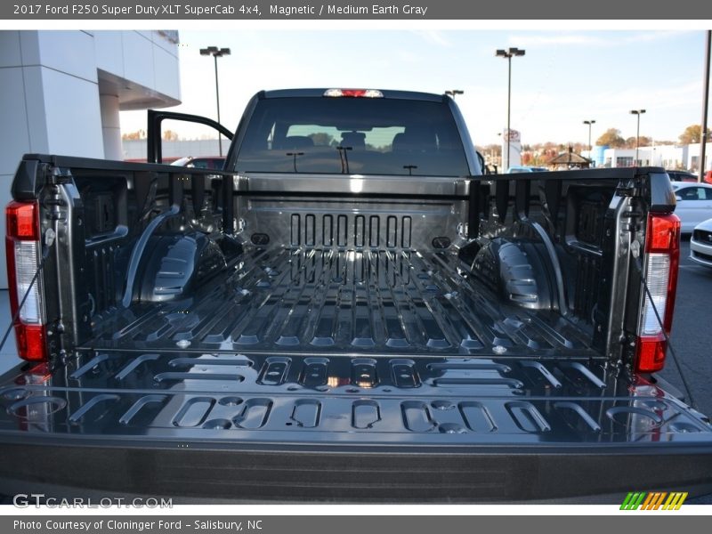Magnetic / Medium Earth Gray 2017 Ford F250 Super Duty XLT SuperCab 4x4