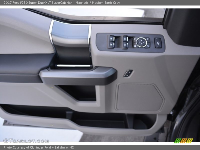 Magnetic / Medium Earth Gray 2017 Ford F250 Super Duty XLT SuperCab 4x4