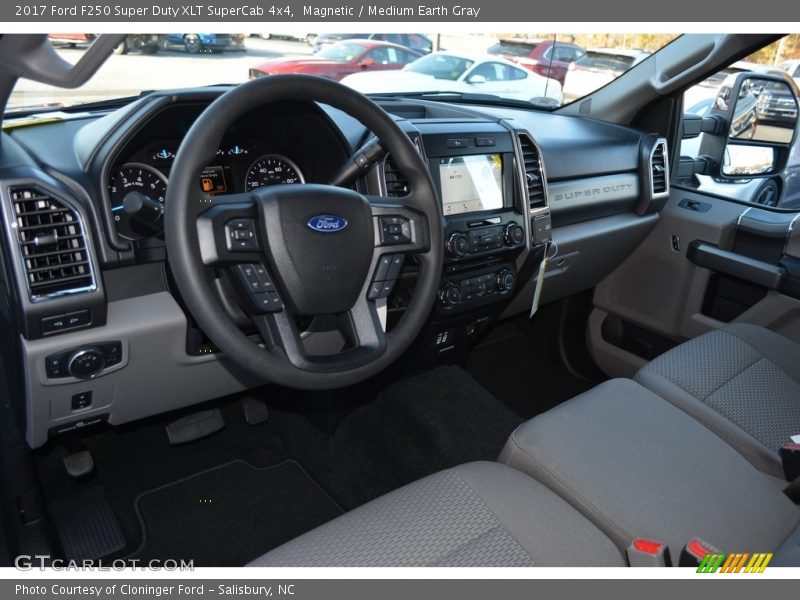 Dashboard of 2017 F250 Super Duty XLT SuperCab 4x4