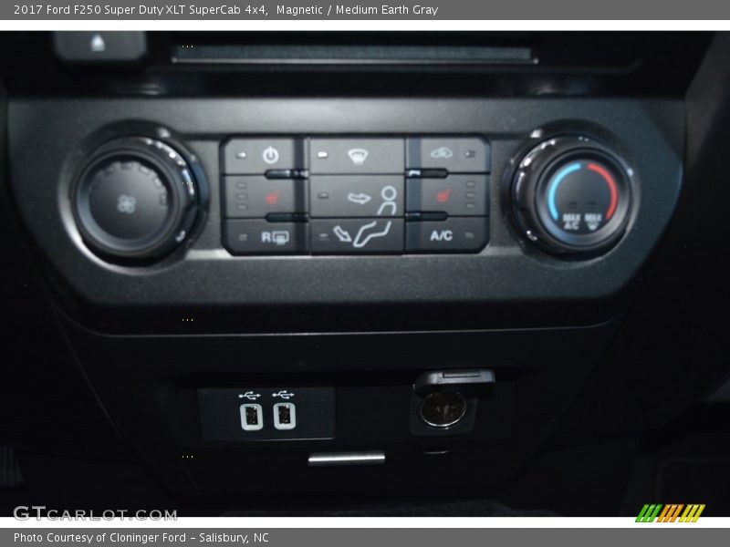 Magnetic / Medium Earth Gray 2017 Ford F250 Super Duty XLT SuperCab 4x4