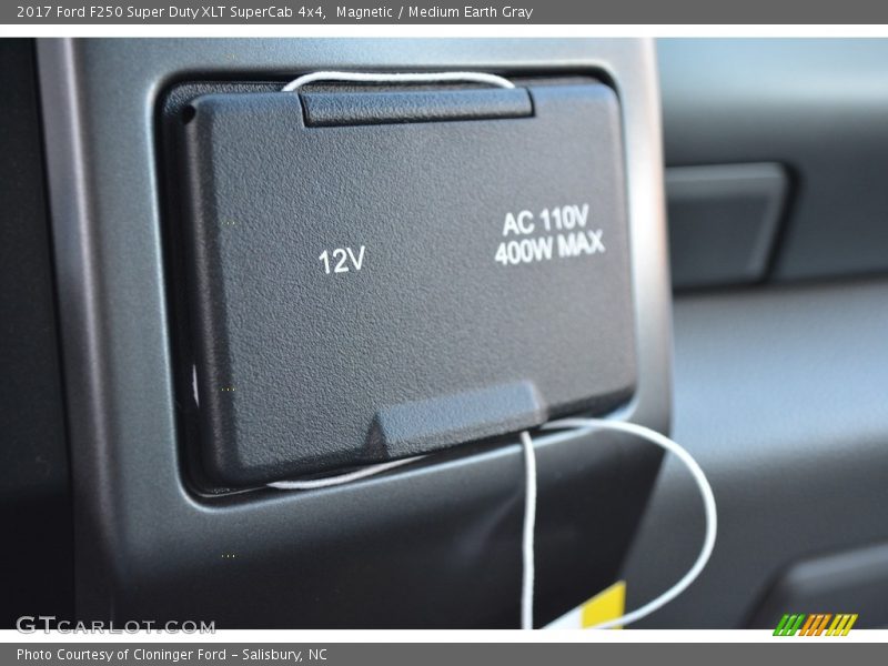 Magnetic / Medium Earth Gray 2017 Ford F250 Super Duty XLT SuperCab 4x4