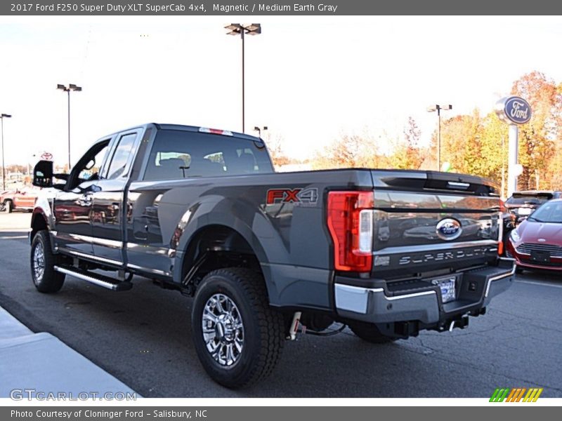 Magnetic / Medium Earth Gray 2017 Ford F250 Super Duty XLT SuperCab 4x4