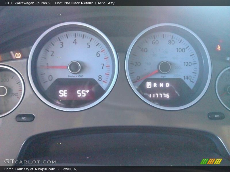 Nocturne Black Metallic / Aero Gray 2010 Volkswagen Routan SE