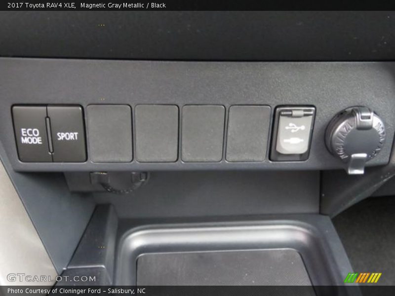 Magnetic Gray Metallic / Black 2017 Toyota RAV4 XLE