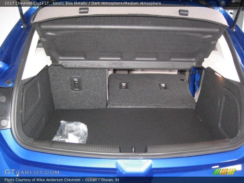 Kinetic Blue Metallic / Dark Atmosphere/Medium Atmosphere 2017 Chevrolet Cruze LT