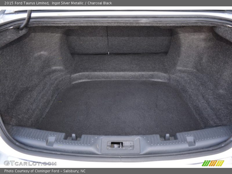 Ingot Silver Metallic / Charcoal Black 2015 Ford Taurus Limited