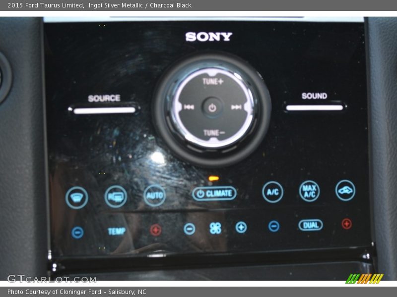 Ingot Silver Metallic / Charcoal Black 2015 Ford Taurus Limited