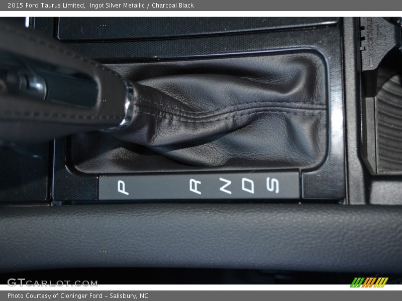 Ingot Silver Metallic / Charcoal Black 2015 Ford Taurus Limited
