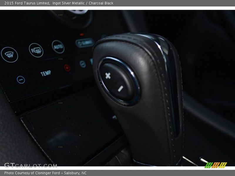 Ingot Silver Metallic / Charcoal Black 2015 Ford Taurus Limited
