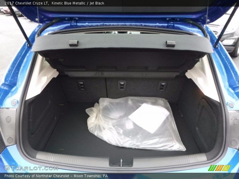 Kinetic Blue Metallic / Jet Black 2017 Chevrolet Cruze LT