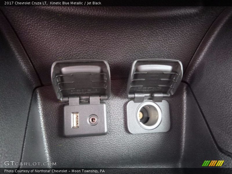 Kinetic Blue Metallic / Jet Black 2017 Chevrolet Cruze LT