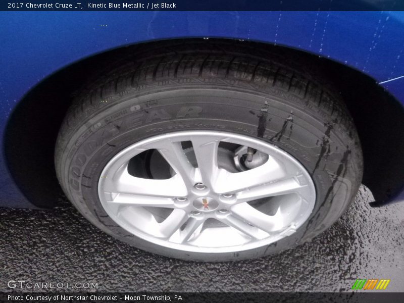 Kinetic Blue Metallic / Jet Black 2017 Chevrolet Cruze LT