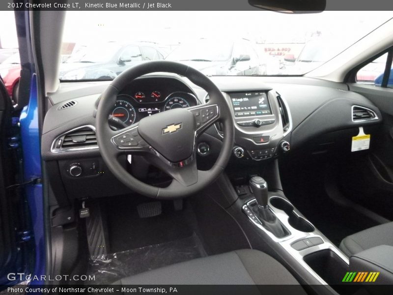 Kinetic Blue Metallic / Jet Black 2017 Chevrolet Cruze LT