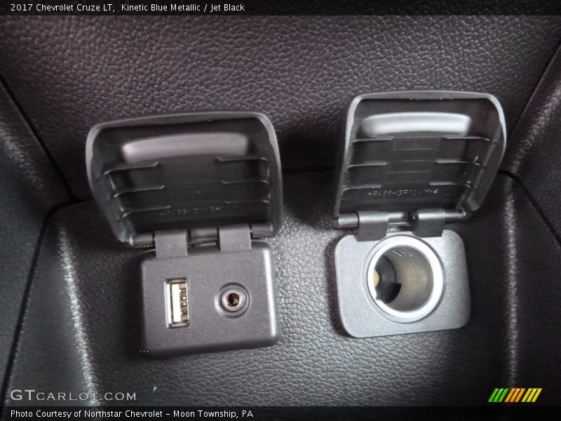 Kinetic Blue Metallic / Jet Black 2017 Chevrolet Cruze LT