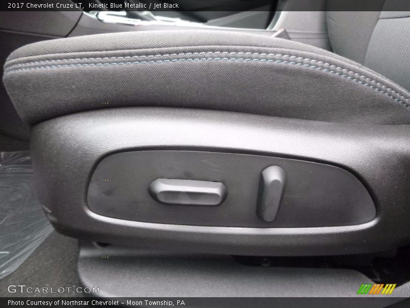 Kinetic Blue Metallic / Jet Black 2017 Chevrolet Cruze LT