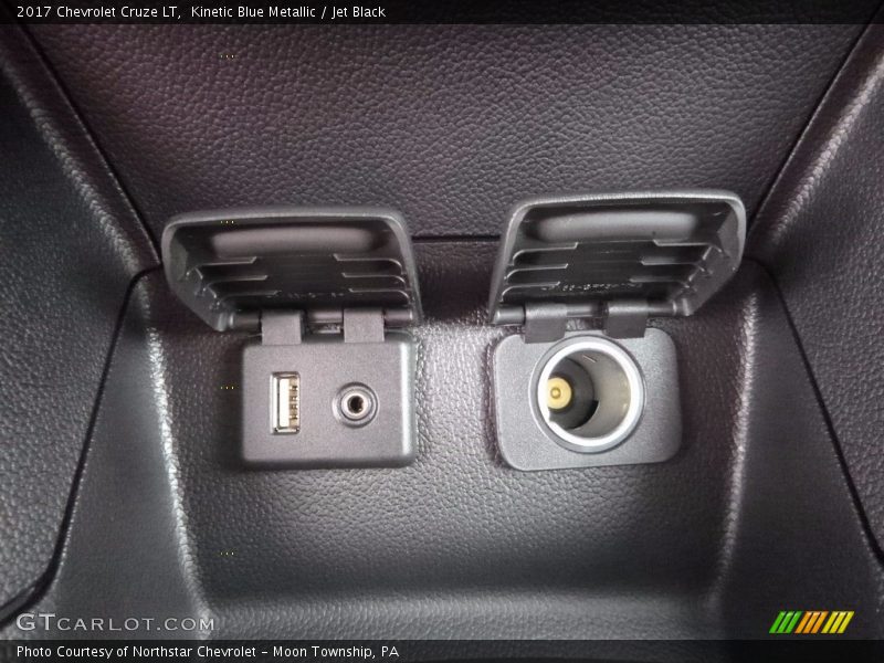 Kinetic Blue Metallic / Jet Black 2017 Chevrolet Cruze LT