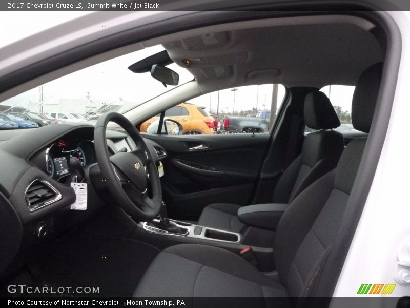 Summit White / Jet Black 2017 Chevrolet Cruze LS