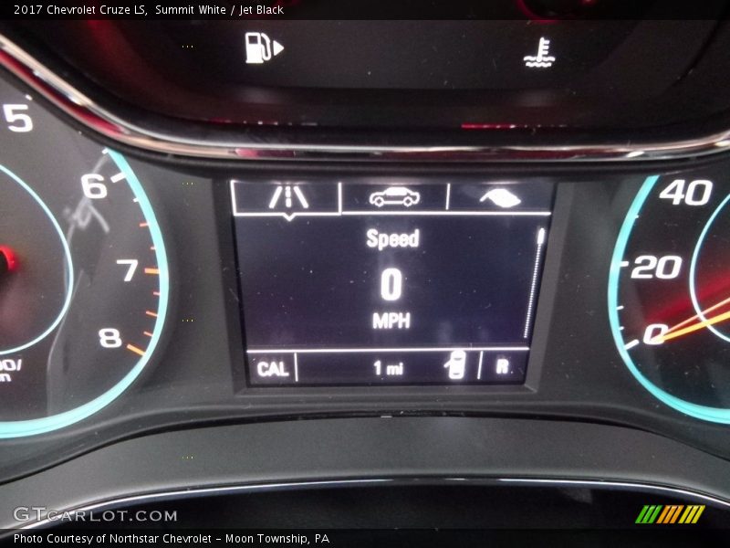 Summit White / Jet Black 2017 Chevrolet Cruze LS