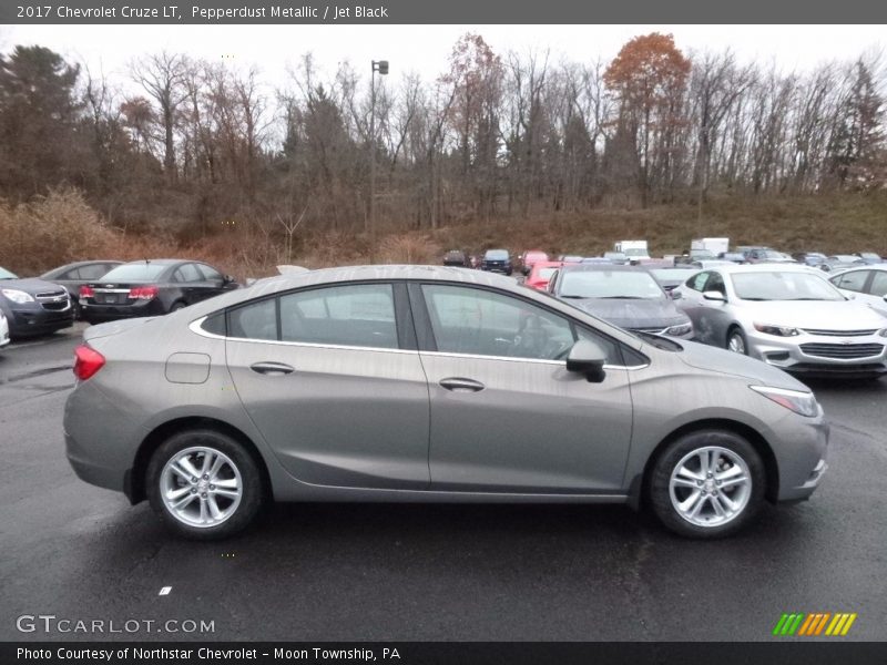Pepperdust Metallic / Jet Black 2017 Chevrolet Cruze LT