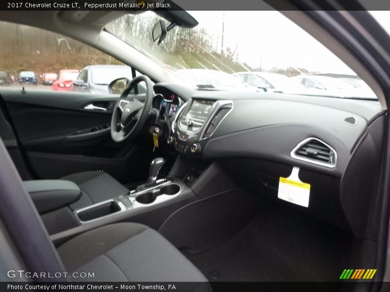 Pepperdust Metallic / Jet Black 2017 Chevrolet Cruze LT