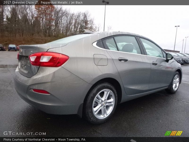 Pepperdust Metallic / Jet Black 2017 Chevrolet Cruze LT