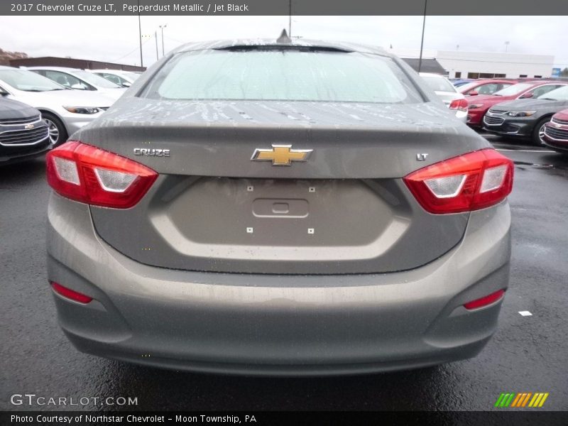 Pepperdust Metallic / Jet Black 2017 Chevrolet Cruze LT
