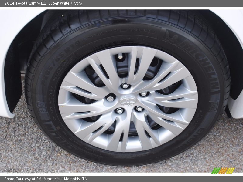 Super White / Ivory 2014 Toyota Camry LE