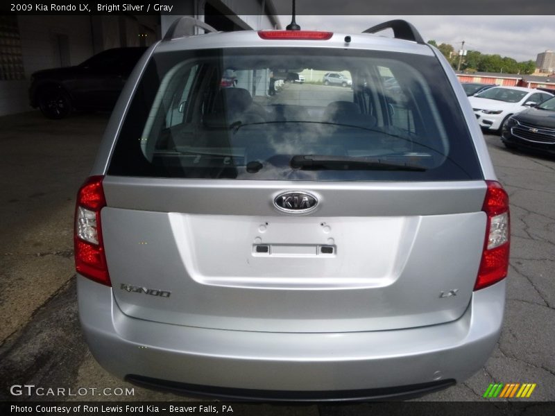 Bright Silver / Gray 2009 Kia Rondo LX