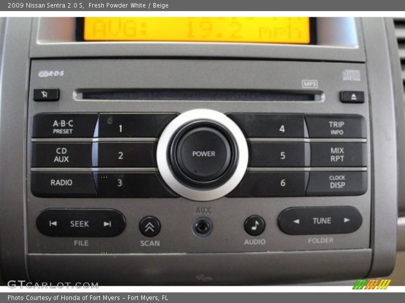 Fresh Powder White / Beige 2009 Nissan Sentra 2.0 S
