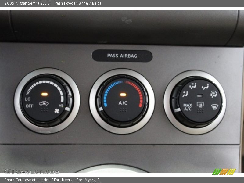 Fresh Powder White / Beige 2009 Nissan Sentra 2.0 S