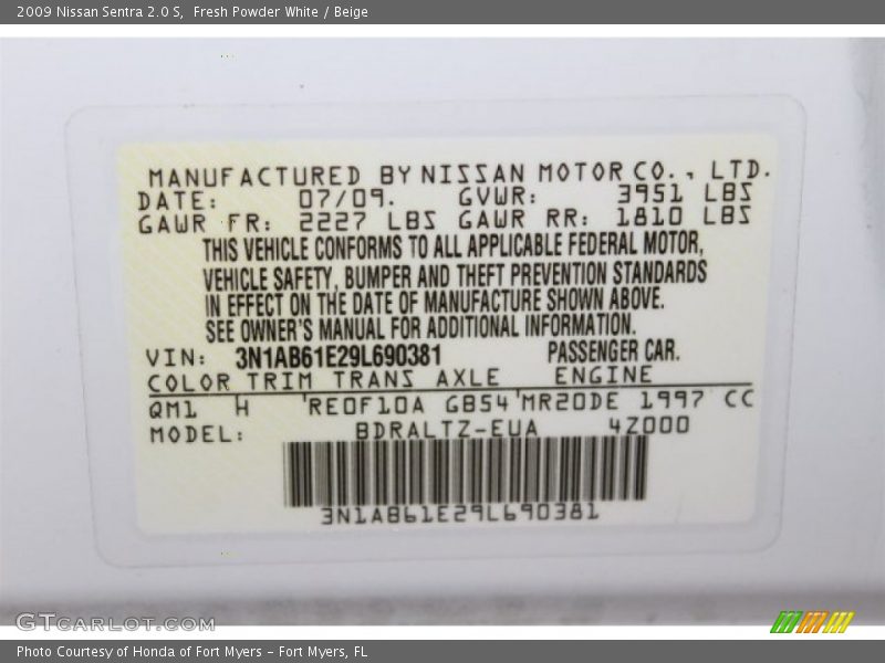 Fresh Powder White / Beige 2009 Nissan Sentra 2.0 S