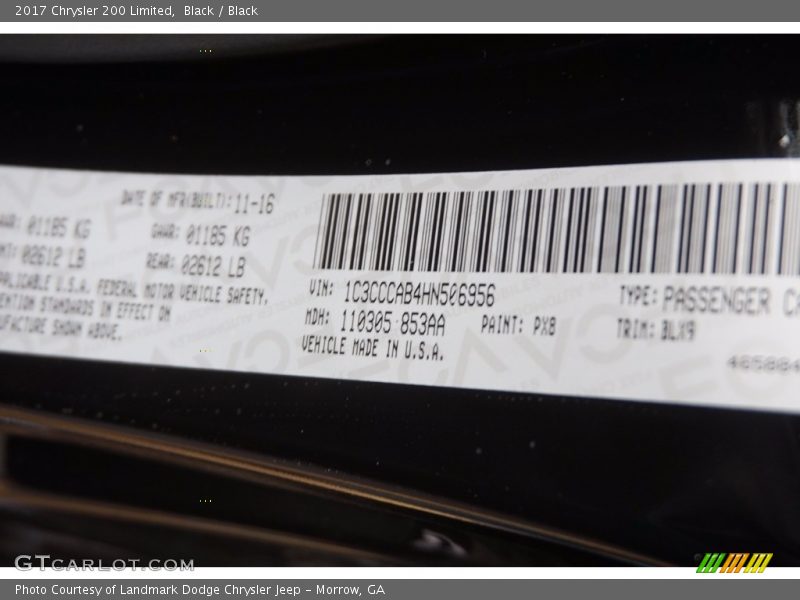 Black / Black 2017 Chrysler 200 Limited