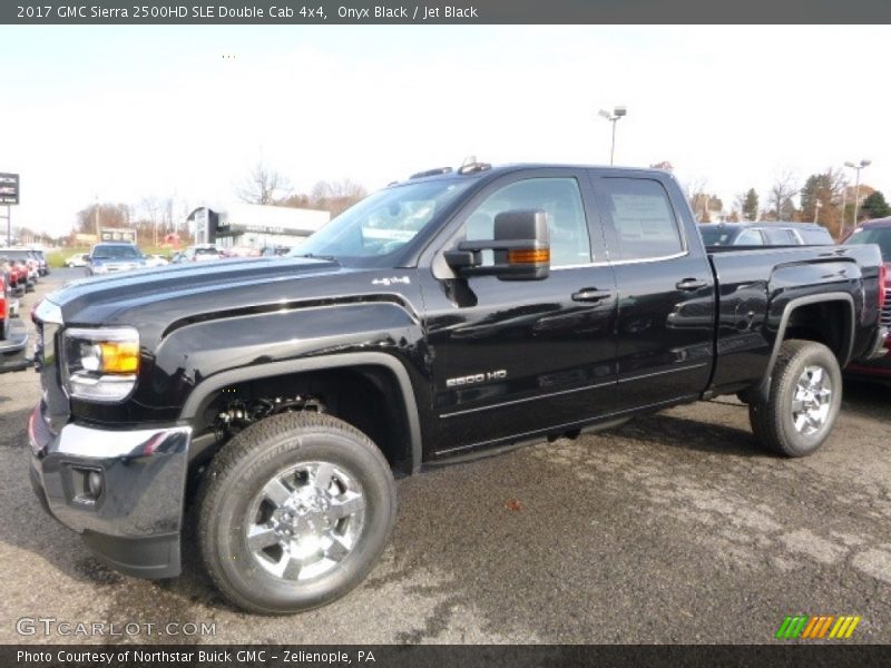 Front 3/4 View of 2017 Sierra 2500HD SLE Double Cab 4x4