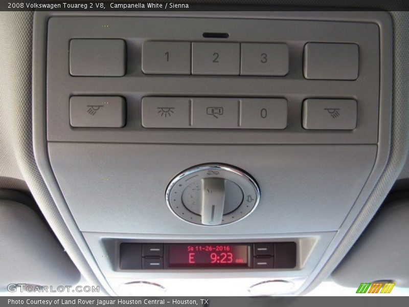 Campanella White / Sienna 2008 Volkswagen Touareg 2 V8