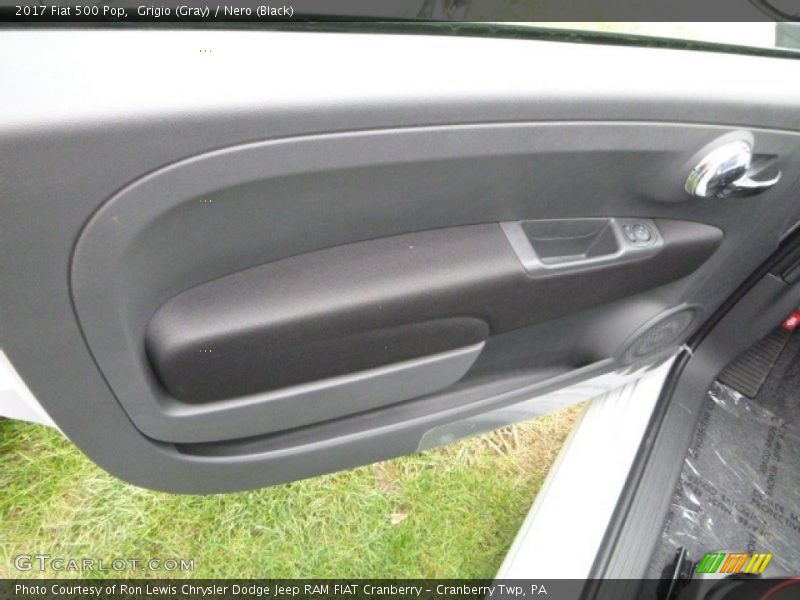 Grigio (Gray) / Nero (Black) 2017 Fiat 500 Pop