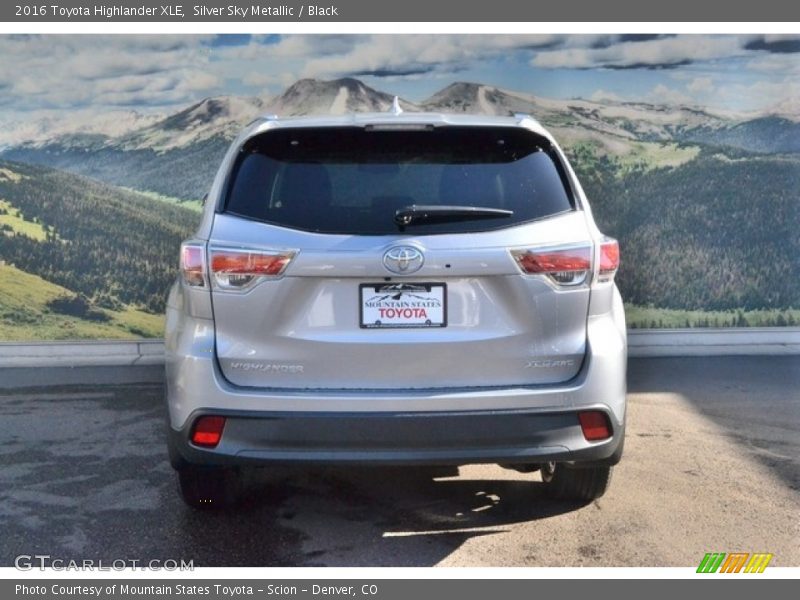 Silver Sky Metallic / Black 2016 Toyota Highlander XLE