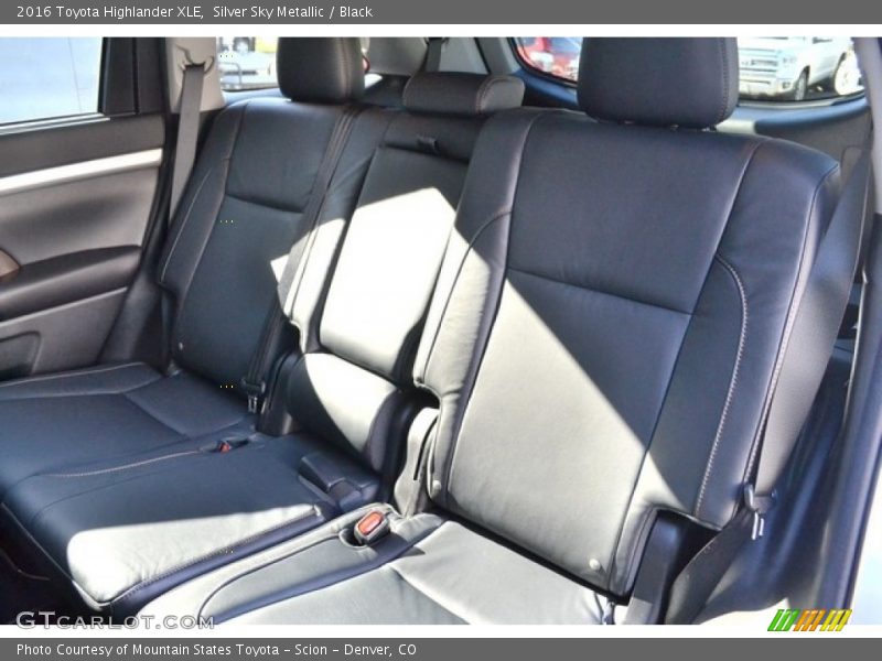 Silver Sky Metallic / Black 2016 Toyota Highlander XLE