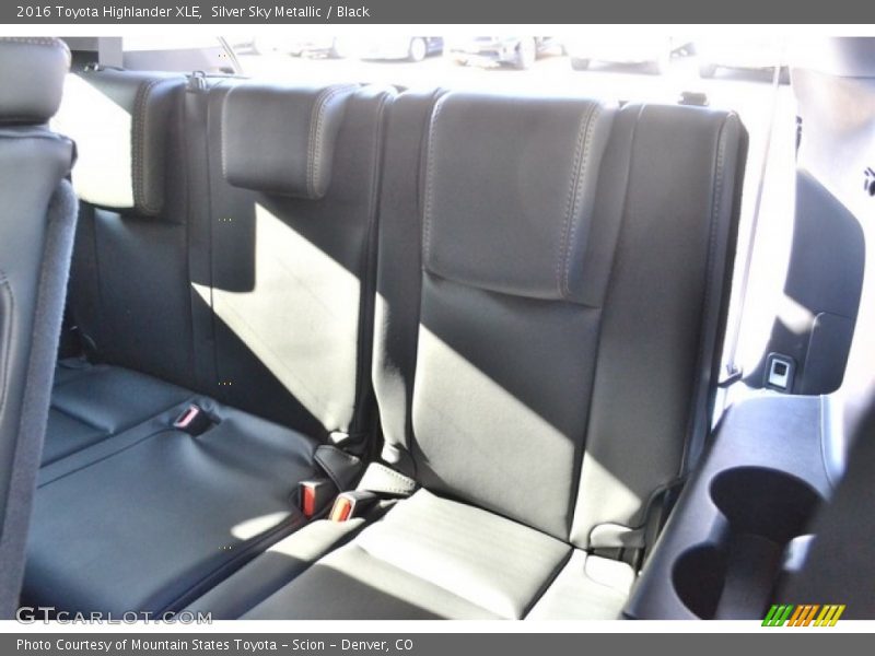 Silver Sky Metallic / Black 2016 Toyota Highlander XLE
