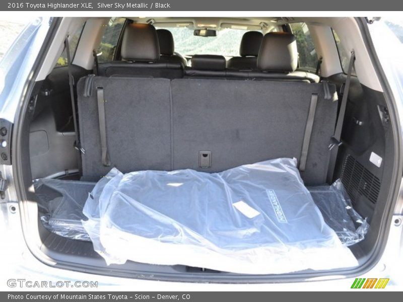 Silver Sky Metallic / Black 2016 Toyota Highlander XLE